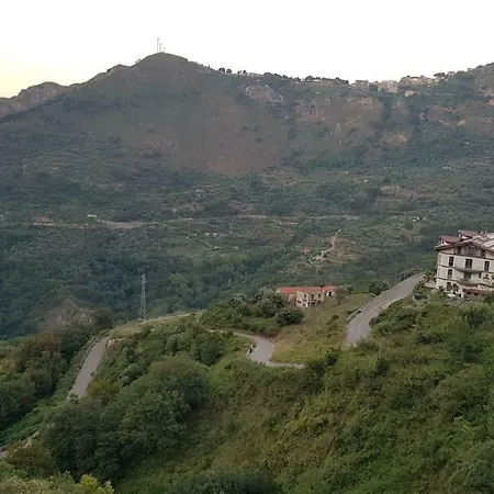 Serena לינה וארוחת בוקר 3*